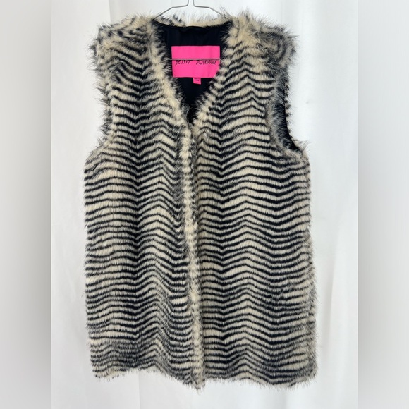 BETSEY JOHNSON faux fur VEST - Picture 3 of 6